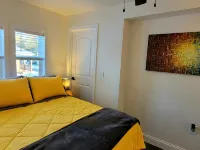 Style-Ish 2 bed lower with all season sun room Hotels in Ishpeming