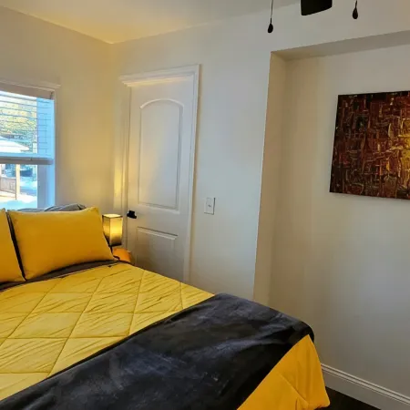Style-Ish 2 bed lower with all season sun room