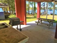 Lake Marion's Big Red House. W/ Dock and Kayaks. Pet Friendly please read policy - WiFi