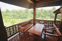 Banphu Montalang Resort - parking