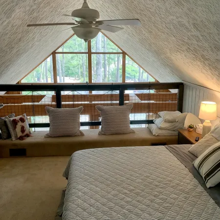 Poolside at Lake Keowee Golf,Hike,Waterfalls,Zip-Lining,Parks,Comfy 2Bed 1Bath