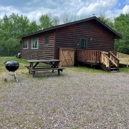 EAGLE LODGE - Large log cabin on the E. Fork of Chippewa River