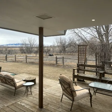 Located on a beautiful ranch! Relax with mountain view’s & a pool table