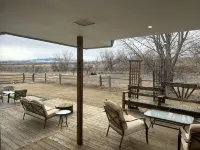 Located on a beautiful ranch! Relax with mountain view’s & a pool table - Bergblick