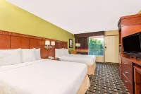 Days Inn by Wyndham Knoxville East - parking