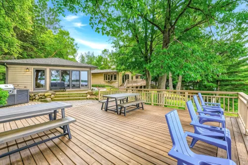 Woodsy Waterfront Retreat on Gorgeous Balsam Lake - 4-Star