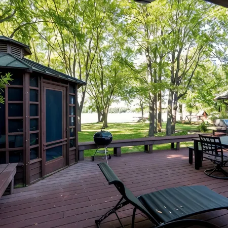 Luxurious Lake McKenzie Cabin Getaway ~ Recently Remodeled! EV Charger on Site