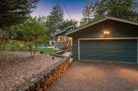 Modern Log house! Private Pool! Spa! Close to town - Private Pools