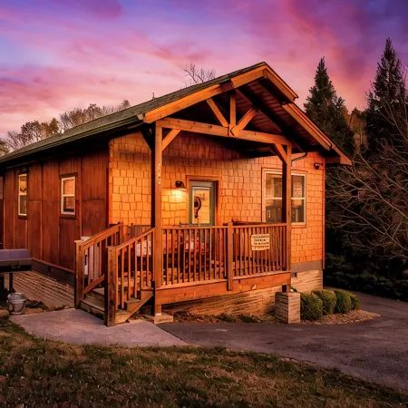 1-Mile to Main Attractions! Fall Specials- Hot Tub- Arcade & Games