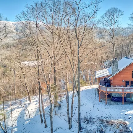 Breath-taking long-range views nestled in the heart of the Great Smoky Mountains