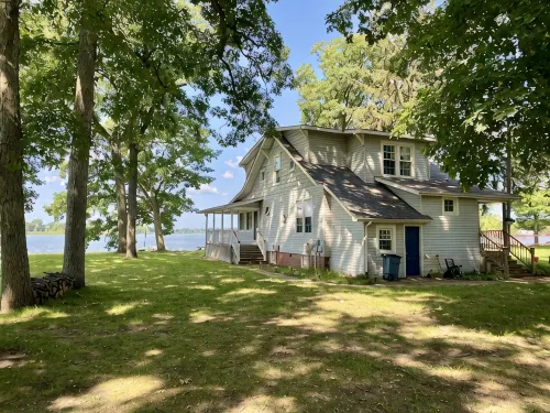 Grey Wolf Family Style Cottage on Wolf Lake Waterfront - 3-Star