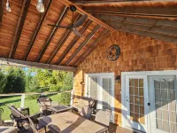 Private Finger Lakes Getaway with a Pool, Hot Tub, and Sauna, Timber Frame Porch - Homestays