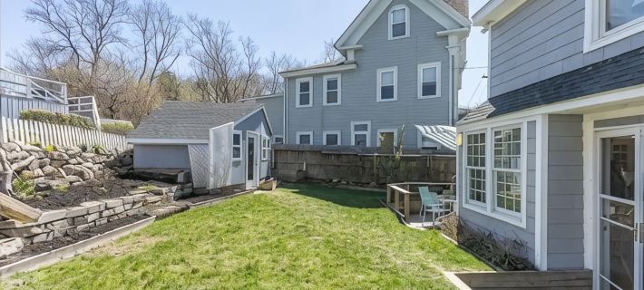 3BR/2 BA Harborside Home · Fenced Backyard+Grill · Ocean Views Hotels in Gloucester