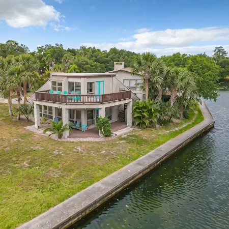 Sept Blow Out Sale! 4 Bedrooms, Decks 2 Docks, 400FT of Shore. Trailer Parking