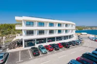 Hotel Perla - parking