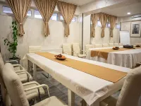 希奈亞馬雷亞尼亞格拉飯店 佩列斯城堡（Peles Castle）附近的飯店