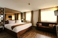 The New Naripan Hotel - bar