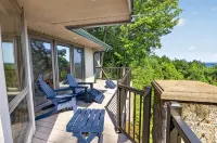 Quality, Modern Home with Lake Superior & Madeline Island Views & Sauna - Wifi