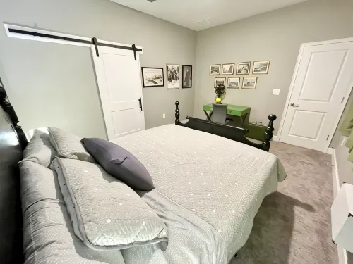 Sanford's Retro Retreat - 4-Star