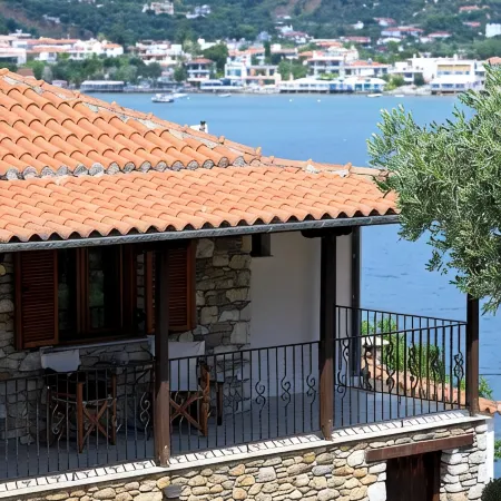 Villa With Private Pool in Front of the Sea - 20 meters from the sea.