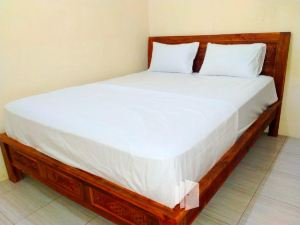 Navisha Guest House Syariah Near Exit Tol Batang RedPartner