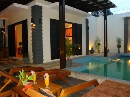 Luxio Hotel Sorong Отели в г. Sorong Manoi