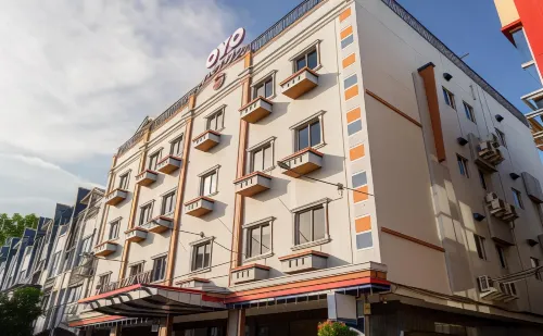 Collection O 625 Hotel Golden Gate Hotels in Sekupang