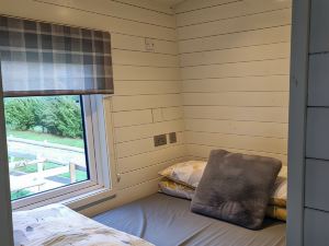 Glamping Hut - Riverview 5