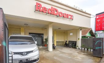 RedDoorz Syariah Near Exit Toll Ciawi