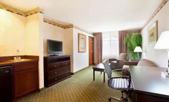 Holiday Inn Express & Suites Chicago-Libertyville