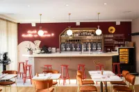 Castel de Tres Girard Hotels in Chambolle-Musigny