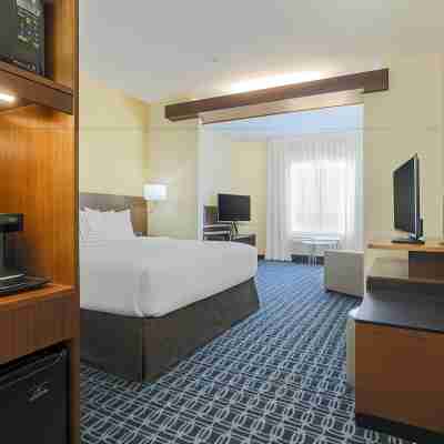 Fairfield Inn & Suites Decatur at Decatur Conference Center Rooms