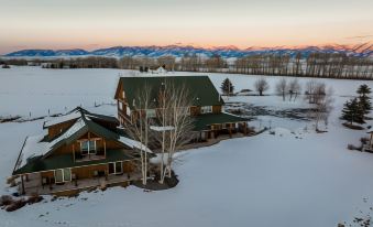 Gallatin River Lodge