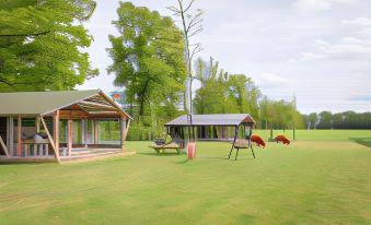 Luxury Lodge in Reesprong with Garden Fire Pit