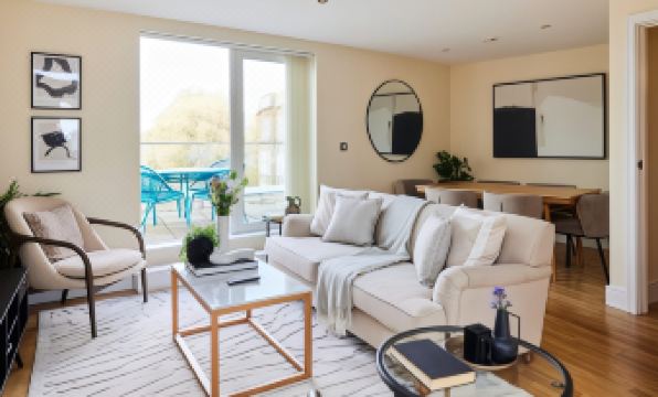 1. 더 위버스 필드..