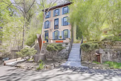 Lambertville Retreat - Walk to Shopping and Dining!