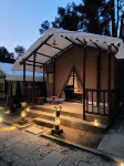 河邊的 Mukshwaa Mukteshwar Temple附近的飯店