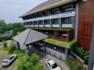 Nadee 10 Resort & Hotel