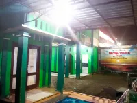 Puspa Tiara Syar'i Guci Mitra RedDoorz Các khách sạn ở Bumijawa