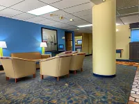 Super 8 by Wyndham Port Clinton - parking