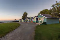 Juan de Fuca Waterfront Hotel & Cottages - Mountain view