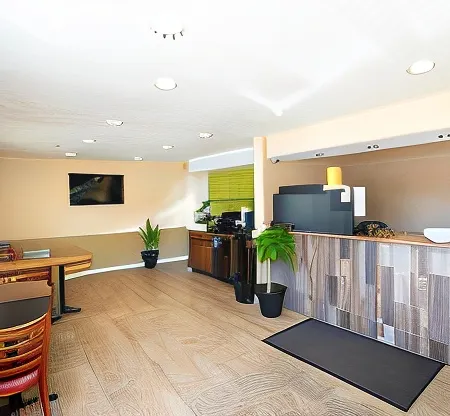 Budget Inn by 101 Bus from Downtown