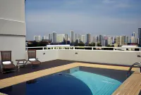 Golden Blue Hotel - 3 ดาว