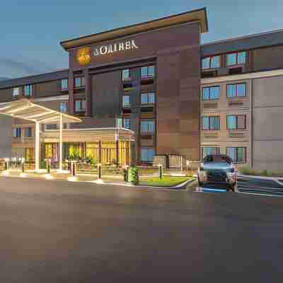 La Quinta Inn & Suites by Wyndham Salem NH Hotel Exterior
