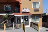 El Dorado Motel - parking