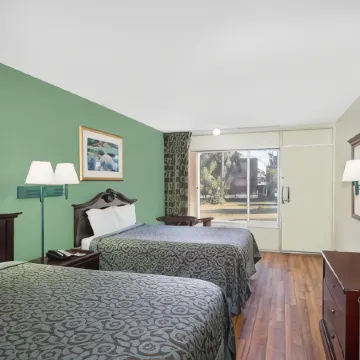 Travelodge by Wyndham Fort Myers North