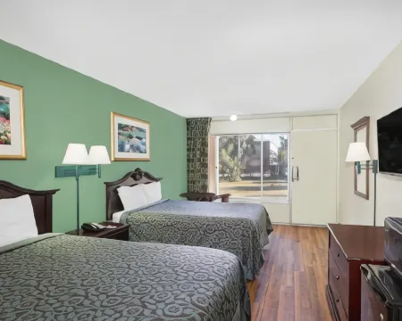 Travelodge by Wyndham Fort Myers North Hotels in Lee County