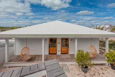 Elbow Reef Hotels in 