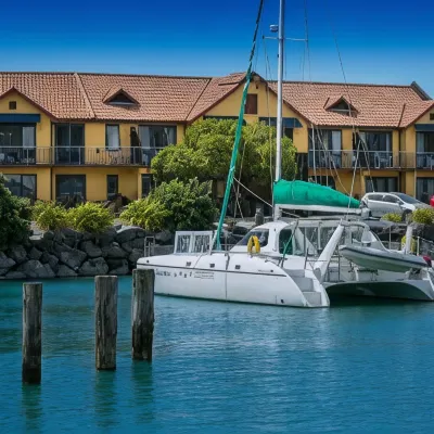 Harbourside Lodge Hotels near Founders Park