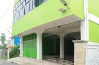Urbanview Hotel at Guest House Bukit Sion Bengkulu Kolam Renang jaya Aquatic周辺のホテル